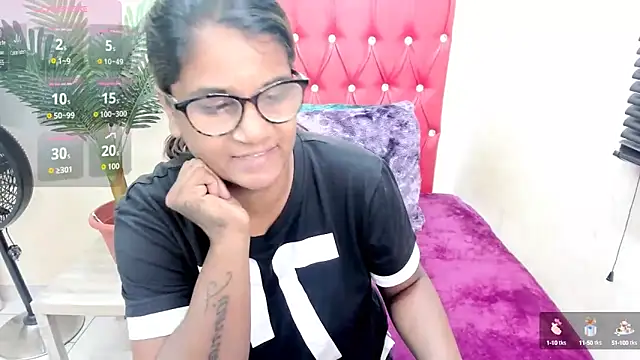Snapshot of Strawberry_Lips chatting on October 2, 4:19 am Strawberry Lips online show from October 2, 4:19 am