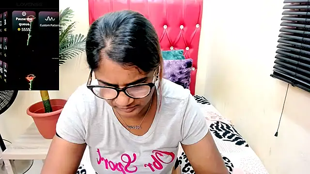 Snapshot of Strawberry_Lips chatting on October 6, 4:54 am Strawberry Lips online show from October 6, 4:54 am