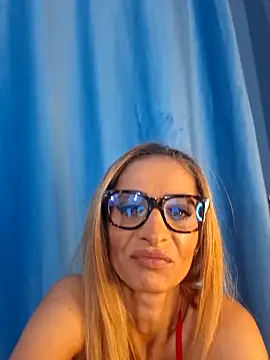 Snapshot of aellabeyonce chatting on October 25, 11:40 am aellabeyonce online show from October 25, 11:40 am