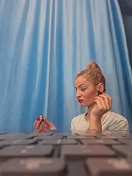 Snapshot of aellabeyonce chatting on November 28, 10:29 am aellabeyonce online show from November 28, 10:29 am