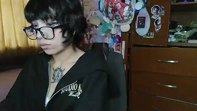 Snapshot of Terraelowen chatting on April 16, 9:39 pm Terraelowen online show from April 16, 9:39 pm
