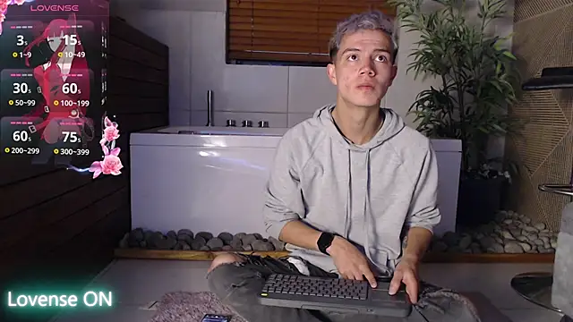 Snapshot of nicktorn chatting on January 8, 11:56 am nicktorn online show from January 8, 11:56 am