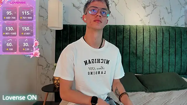 Snapshot of nicktorn chatting on February 9, 12:09 pm nicktorn online show from February 9, 12:09 pm