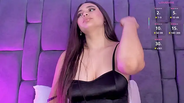 LeylaWoods online show from September 28, 1:00 am