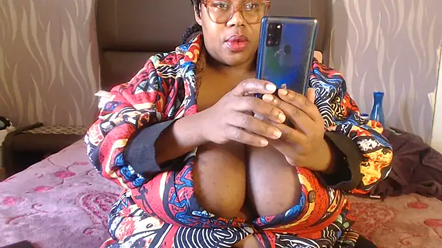 Snapshot of BoobsQueen46K chatting on June 23, 11:30 am BoobsQueen46K online show from June 23, 11:30 am