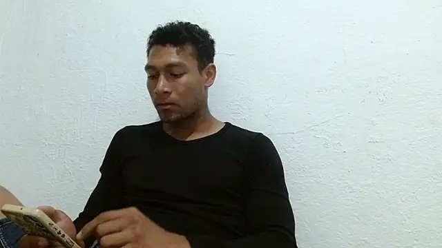 Snapshot of RyanLeon01 chatting on July 14, 10:48 pm RyanLeon01 online show from July 14, 10:48 pm