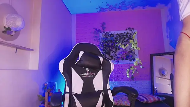 Katy bratz  online show from November 9, 7:56 pm