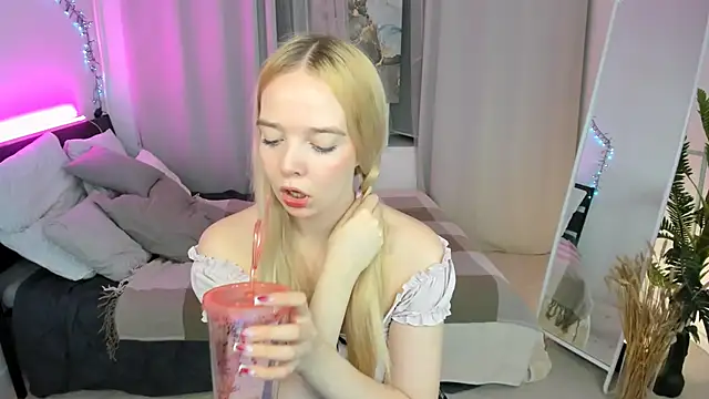 BellaMontgomery online show from October 16, 10:00 pm