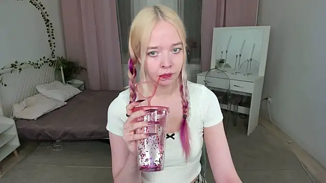 BellaMontgomery online show from January 15, 4:22 pm