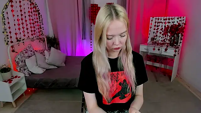 Snapshot of BellaMontgomery chatting on February 10, 1:15 pm BellaMontgomery online show from February 10, 1:15 pm