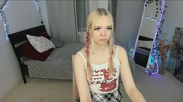 Snapshot of BellaMontgomery chatting on February 26, 4:28 pm BellaMontgomery online show from February 26, 4:28 pm