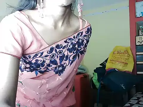 ROSE GOLDE online show from October 5, 2:48 pm