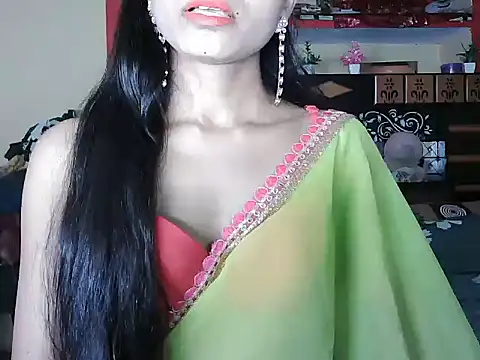 ROSE GOLDE online show from October 7, 3:20 pm