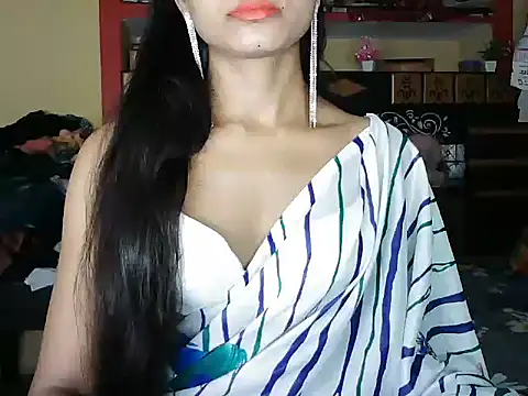 ROSE GOLDE online show from October 8, 4:26 pm