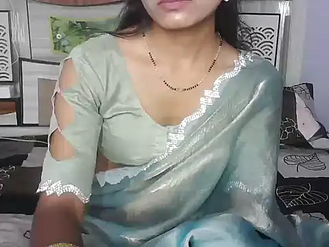 ROSE GOLDE online show from May 11, 7:25 am