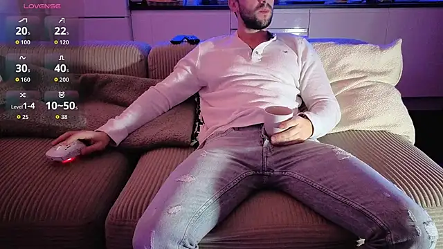 Snapshot of boiteasex chatting on February 23, 5:49 am boiteasex online show from February 23, 5:49 am