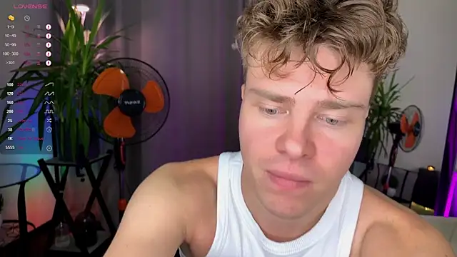 Snapshot of holy_eggs_02 chatting on August 9, 7:46 am holy eggs 02 online show from August 9, 7:46 am