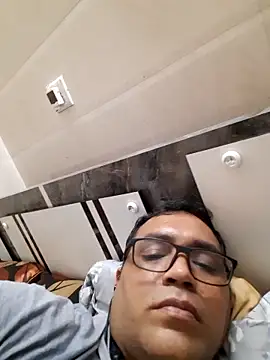 Snapshot of Hot-boy077 chatting on March 18, 5:27 pm Hot-boy077 online show from March 18, 5:27 pm