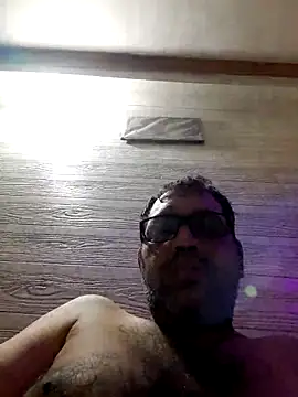 Snapshot of Hot-boy077 chatting on April 13, 1:33 am Hot-boy077 online show from April 13, 1:33 am