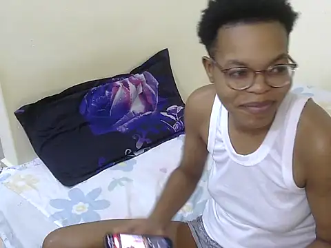 Miss-Hennessy online show from October 21, 8:20 pm