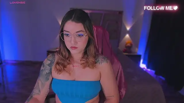 lunaarose online show from December 5, 12:52 am