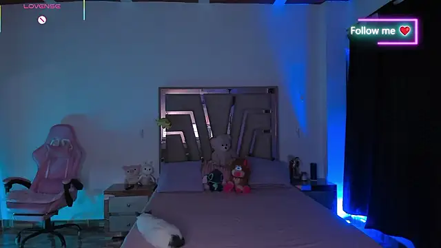 lunaarose online show from February 13, 4:08 am