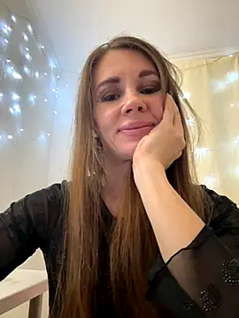 LucieMack online show from October 20, 8:20 pm