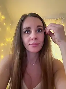 LucieMack online show from February 1, 1:20 pm