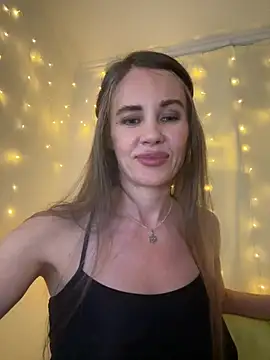 Snapshot of LucieMack chatting on June 22, 5:32 pm LucieMack online show from June 22, 5:32 pm
