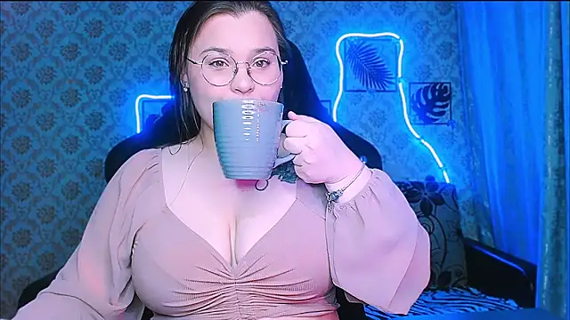 InLoveWithLife26 online show from March 15, 7:31 pm