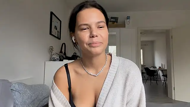 MaydaCornwall online show from December 3, 8:00 am