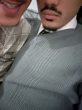 Snapshot of HitShelf chatting on December 15, 3:27 pm HitShelf online show from December 15, 3:27 pm