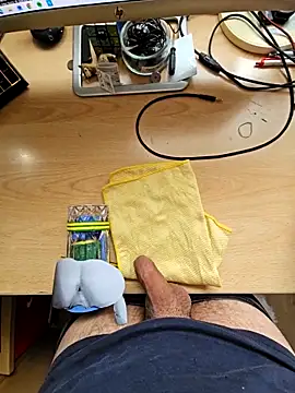 flirt 23 online show from December 4, 9:40 am