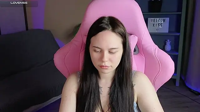 Alice Moondark online show from October 8, 8:50 pm