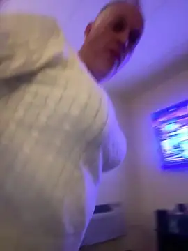 Snapshot of Tammyhoney1970 chatting on October 17, 2:37 am Tammyhoney1970 online show from October 17, 2:37 am