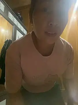 Snapshot of Lai005 chatting on September 20, 2:29 pm Lai005 online show from September 20, 2:29 pm