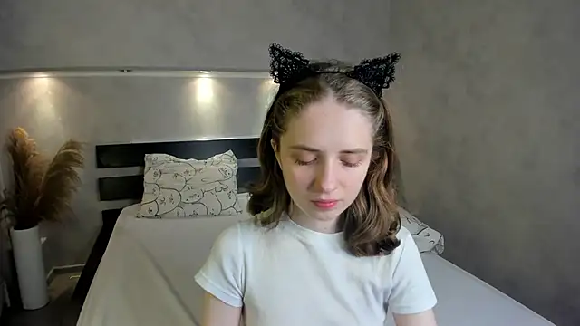 Camilla Kelly online show from October 6, 1:03 am