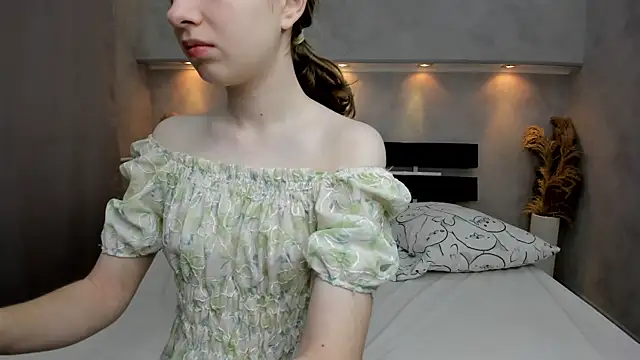 Camilla Kelly online show from November 16, 1:00 am