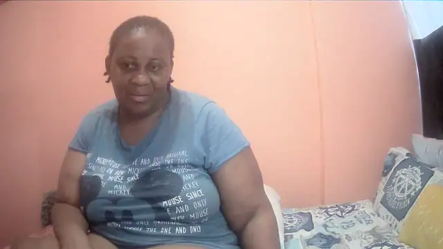 Snapshot of HUGEASSXXXXX chatting on December 18, 4:07 am HUGEASSXXXXX online show from December 18, 4:07 am