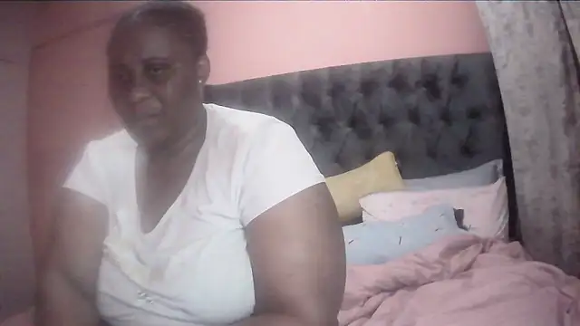 Snapshot of HUGEASSXXXXX chatting on March 13, 6:25 pm HUGEASSXXXXX online show from March 13, 6:25 pm