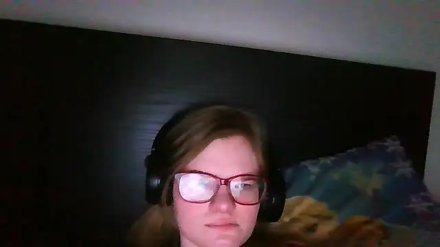 Moonolighta online show from December 4, 12:47 pm