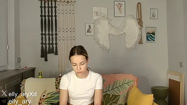 Snapshot of daddyonlyloveme chatting on December 18, 9:21 pm daddyonlyloveme online show from December 18, 9:21 pm