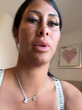 AriannaIsabellax online show from April 21, 11:05 am