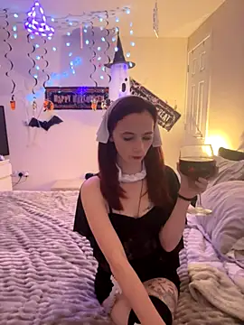 NaughtyLittleLouise online show from October 25, 10:04 pm