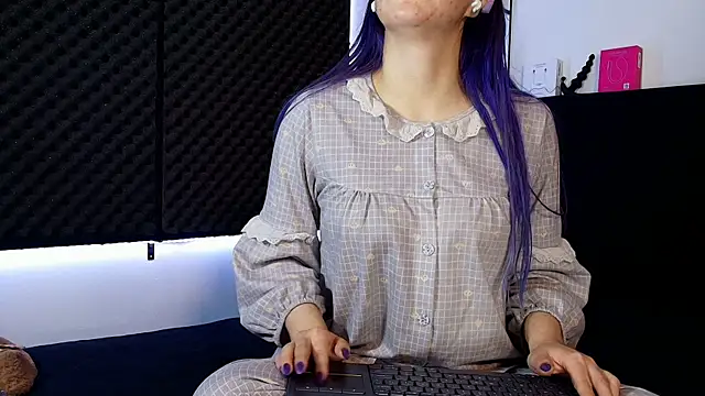 karlamoon23 online show from February 15, 8:27 pm