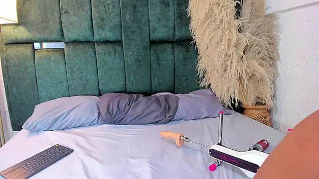 Snapshot of Chloe_jackson25 chatting on February 19, 6:37 pm Chloe jackson25 online show from February 19, 6:37 pm