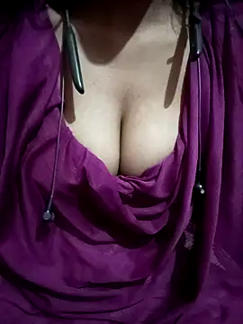 Snapshot of kaviyaponnu0987 chatting on February 1, 2:04 pm kaviyaponnu0987 online show from February 1, 2:04 pm