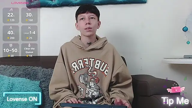 LiamBrown09 online show from December 1, 7:08 pm