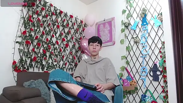 LiamBrown09 online show from March 27, 7:13 pm