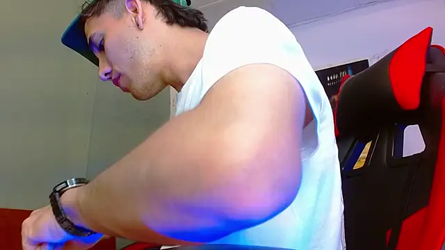 alexgiraldo   online show from July 18, 1:32 am
